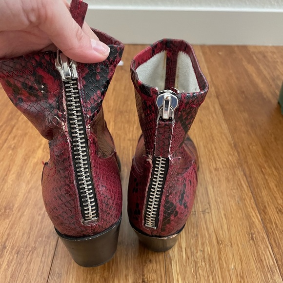 Red snakeskin booties - Picture 3 of 6